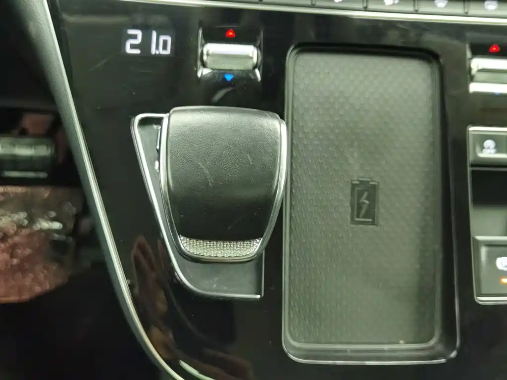 Photo 13 - Hongqi HQ9