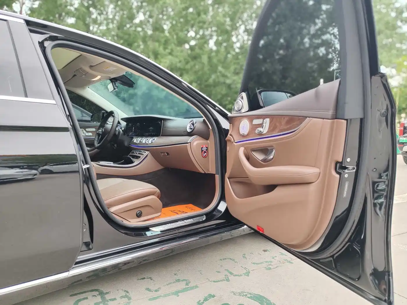 Mercedes-Benz E-Class New Energy 2022 E 350 e L Plug-in Hybrid Sports Sedan фото 8