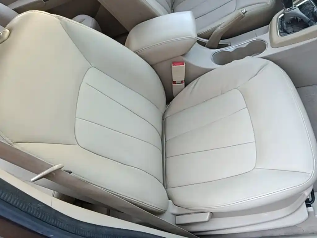 Baojun 730 2015 2014 1.5L Manual Luxury Navigation ESP Edition 7-Seater