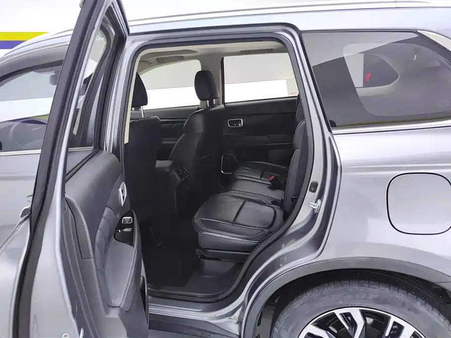 Mitsubishi Outlander 2020 2.0L 2WD Premium 7-seater фото 11