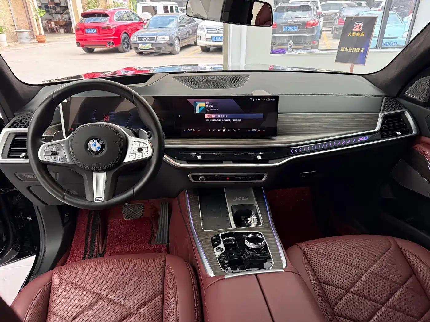 BMW X5 2025 Model xDrive 40Li M Sport Blackout Package фото 6