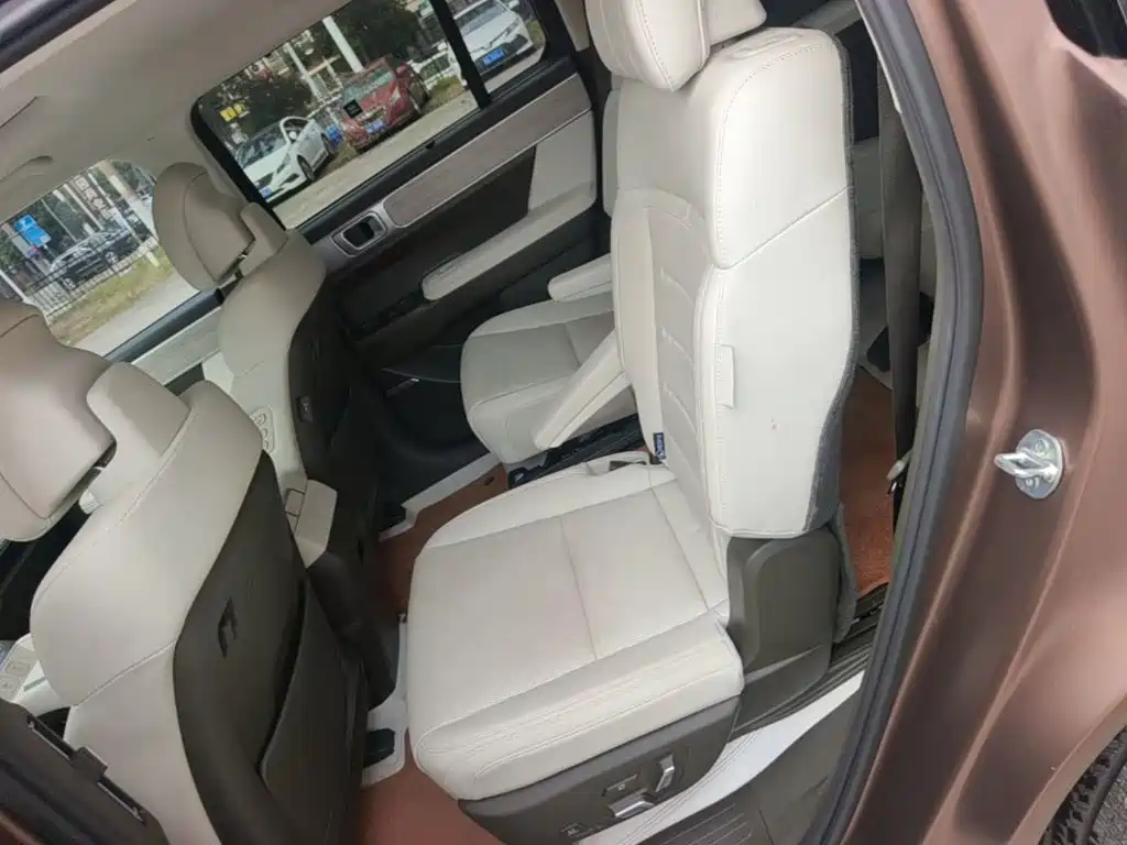 Photo 17 - Hyundai Santa Fe