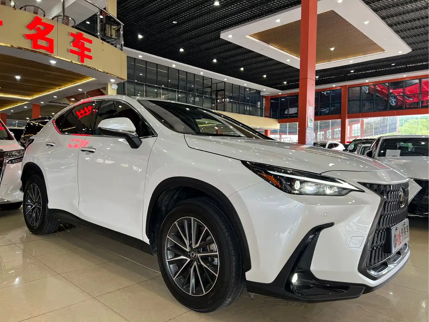 Фото 3 - Lexus NX