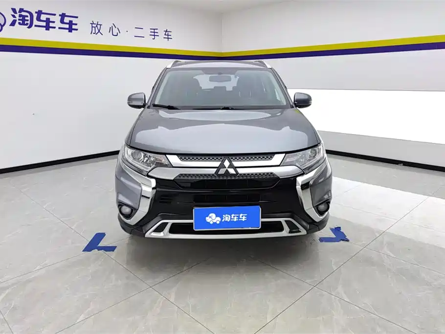 Mitsubishi Outlander 2020 2.0L 2WD Premium 7-seater фото 2