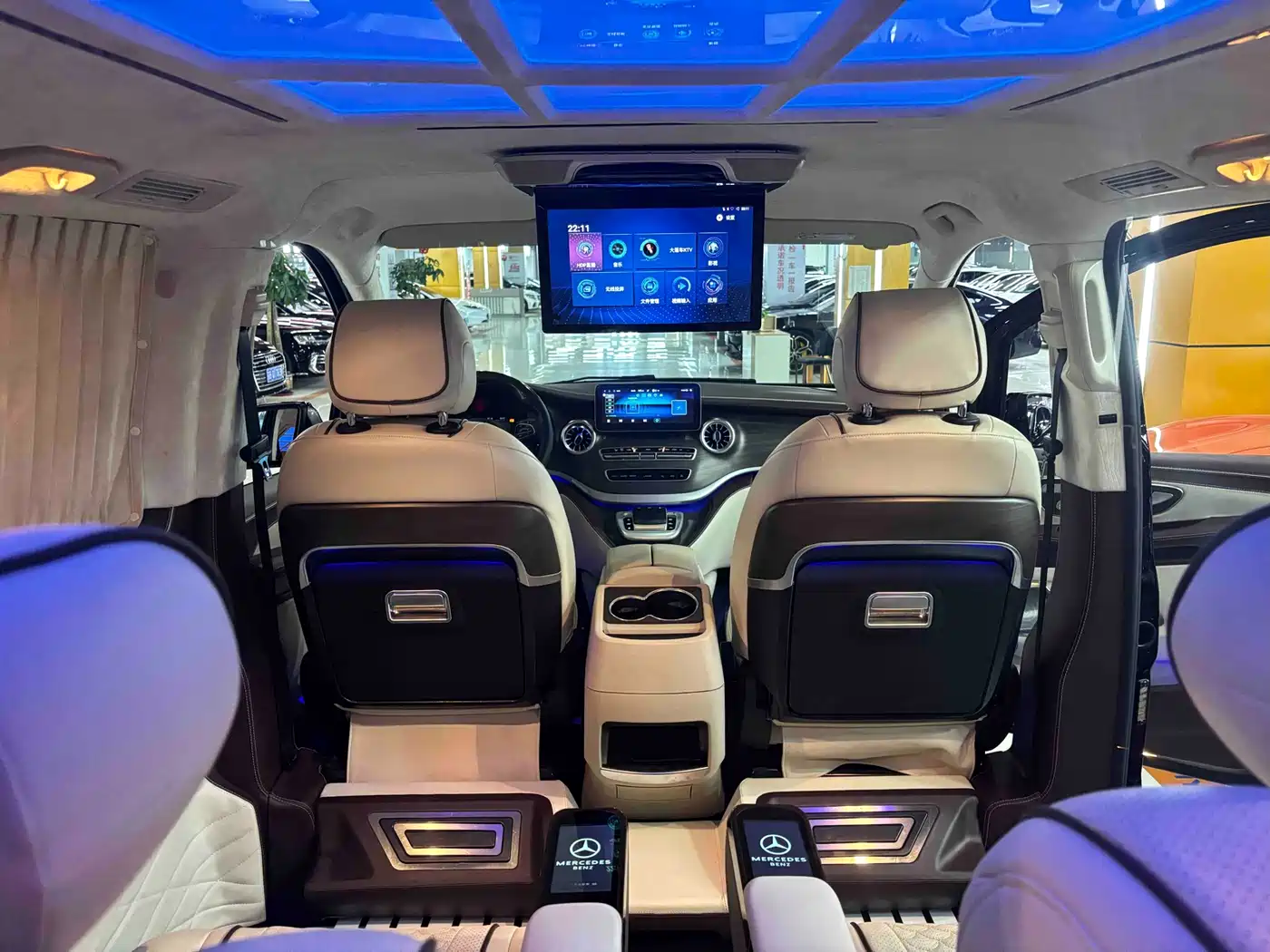 Mercedes-Benz Vito 2023 2.0T Elite 7-Seater фото 6