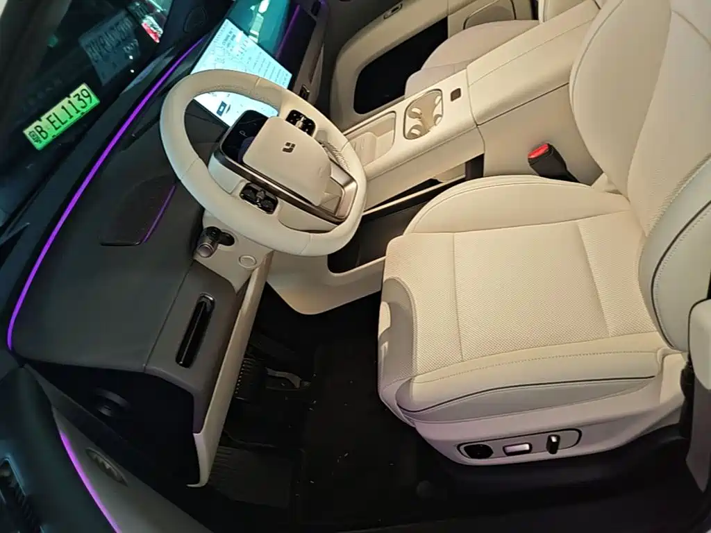 Photo 15 - Li Auto i6