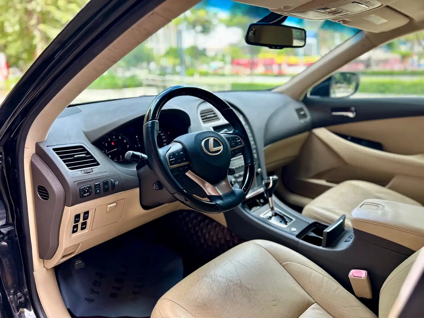 Фото 9 - Lexus ES