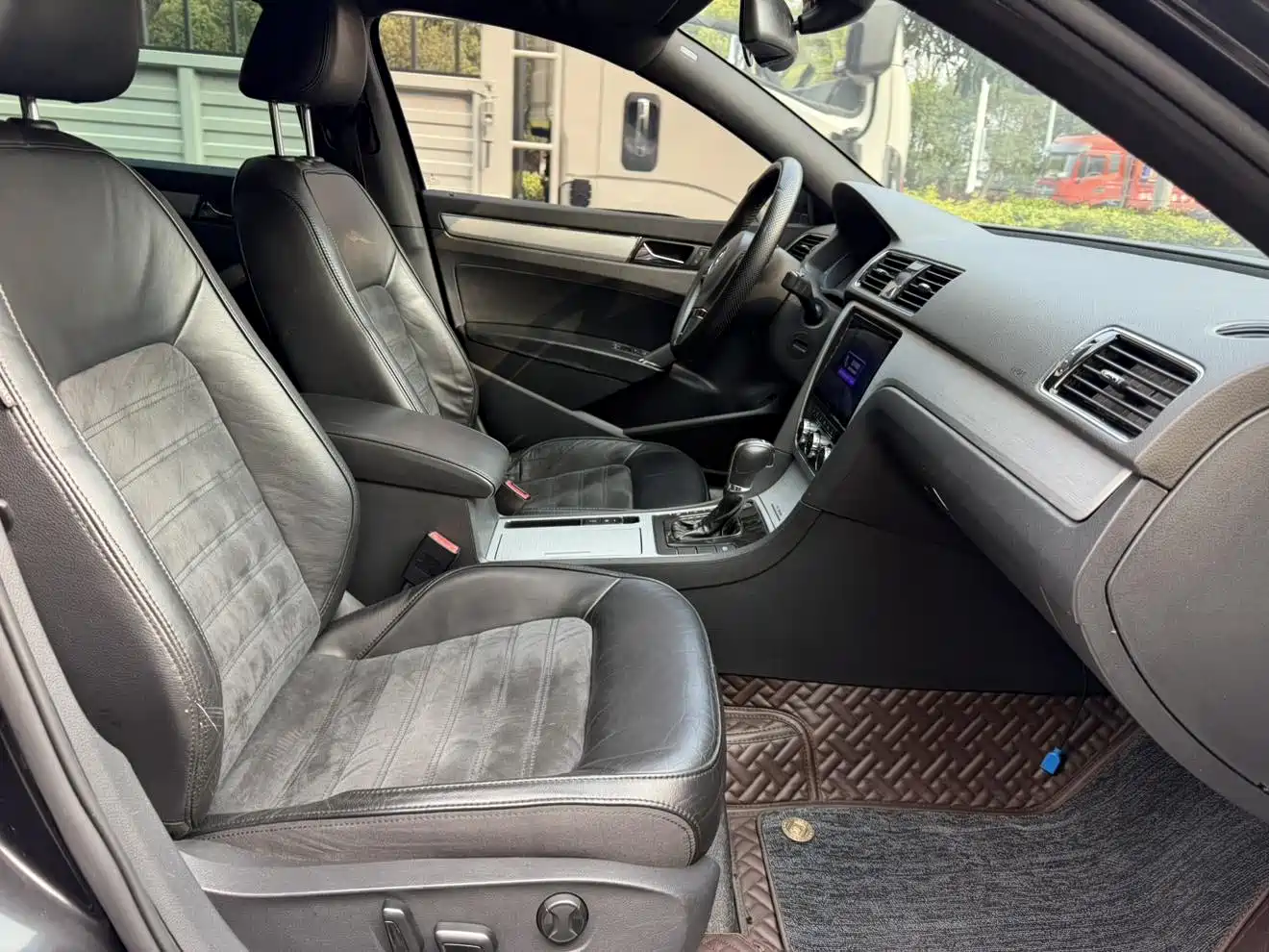 Volkswagen Passat 2011 2.0TSI DSG Ultimate фото 18