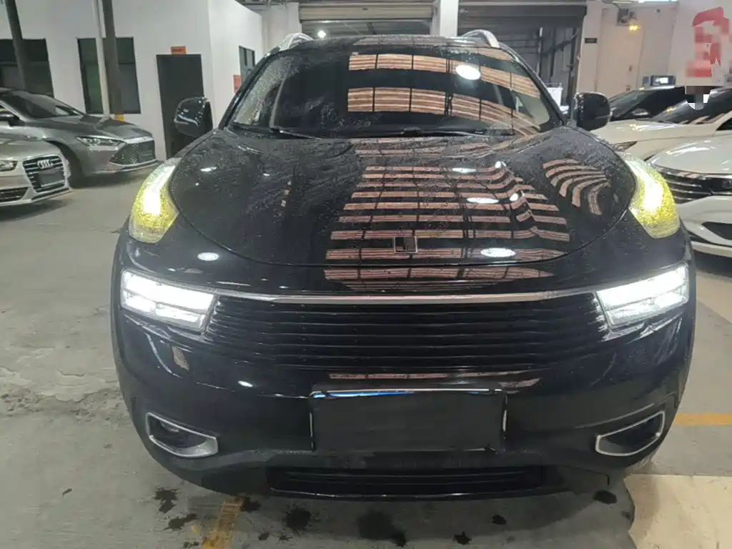 Photo 3 - Lynk & Co 01