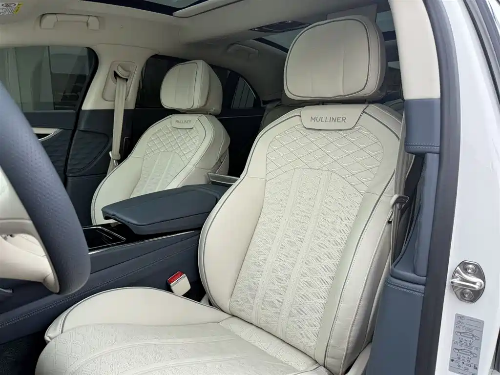 Bentley Flying Spur Plug-in Hybrid 2025 Model Year 4.0T V8 Mulliner фото 18