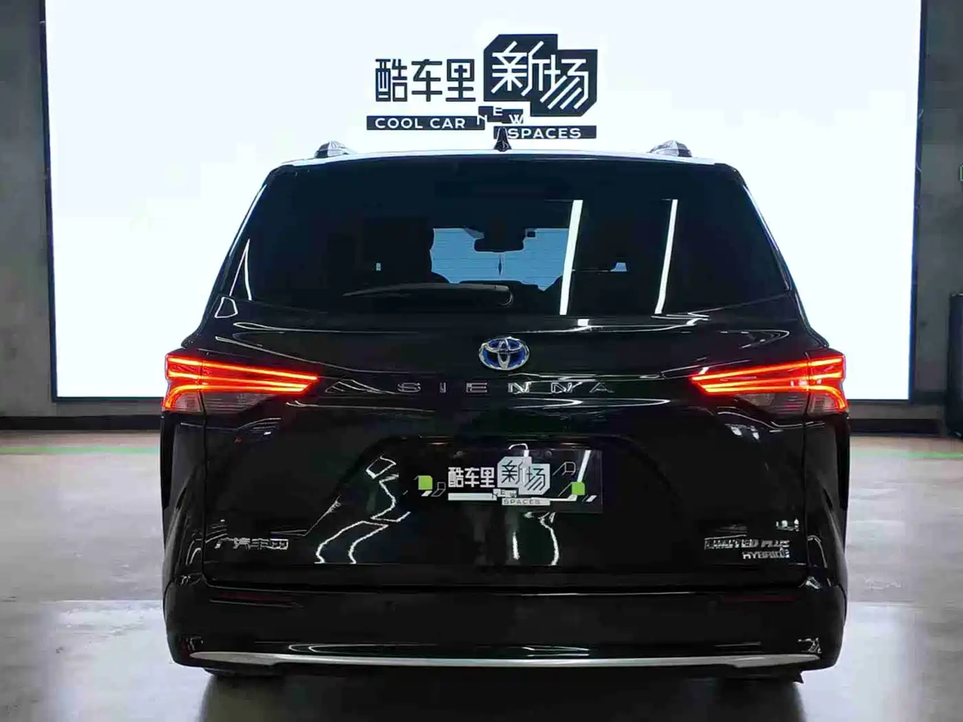Toyota Sienna 2021 2.5L Hybrid Ultimate Edition фото 5