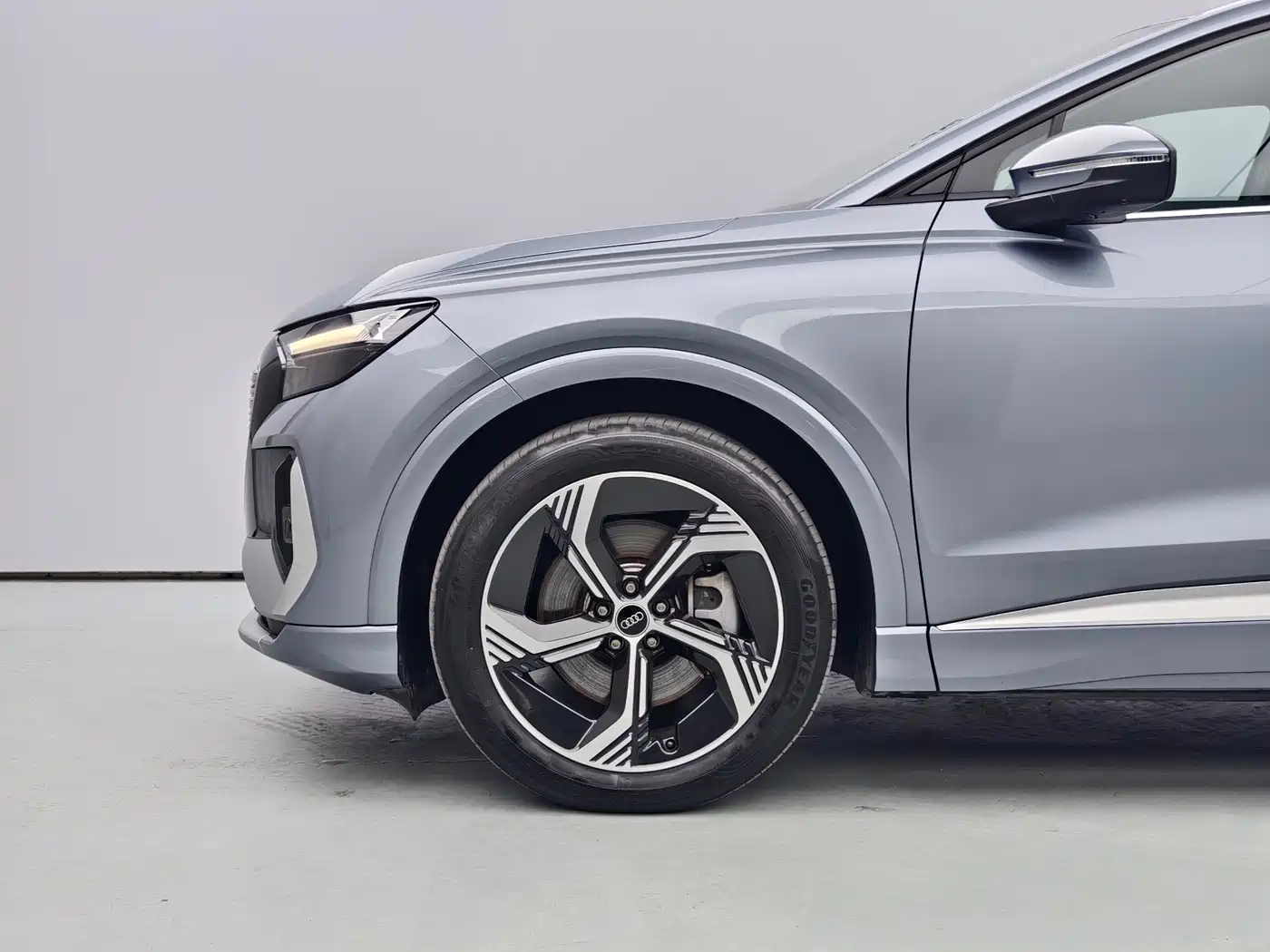 Audi Q4 e-tron 2023 40 e-tron Innovation Edition фото 6