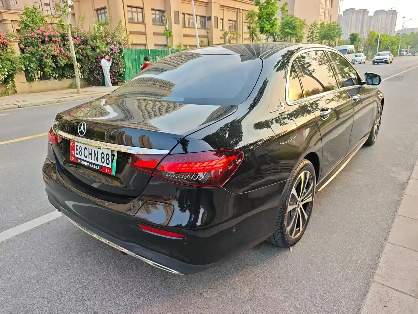 Mercedes-Benz E-Class New Energy 2023 E 350 e L Plug-in Hybrid Sport Sedan фото 9