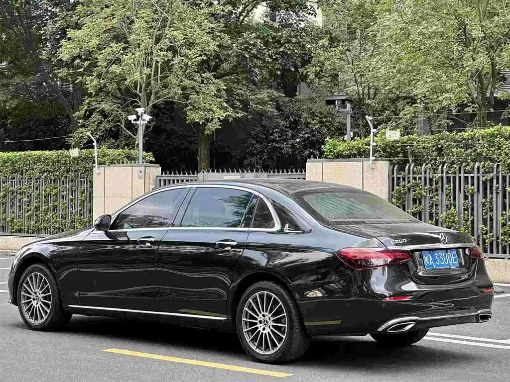 Фото 4 - Mercedes-Benz E-Class