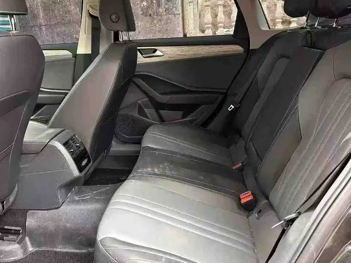 Photo 4 - Volkswagen Sagitar