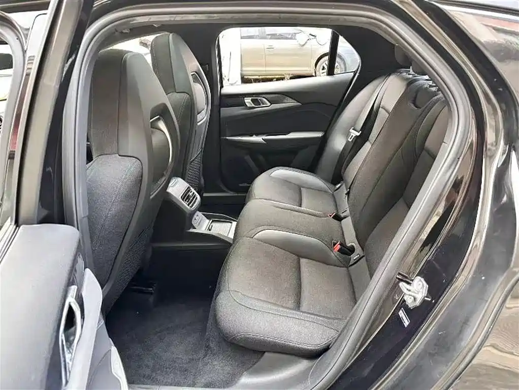 Lynk & Co 03 New Energy 2021 1.5T PHEV фото 10