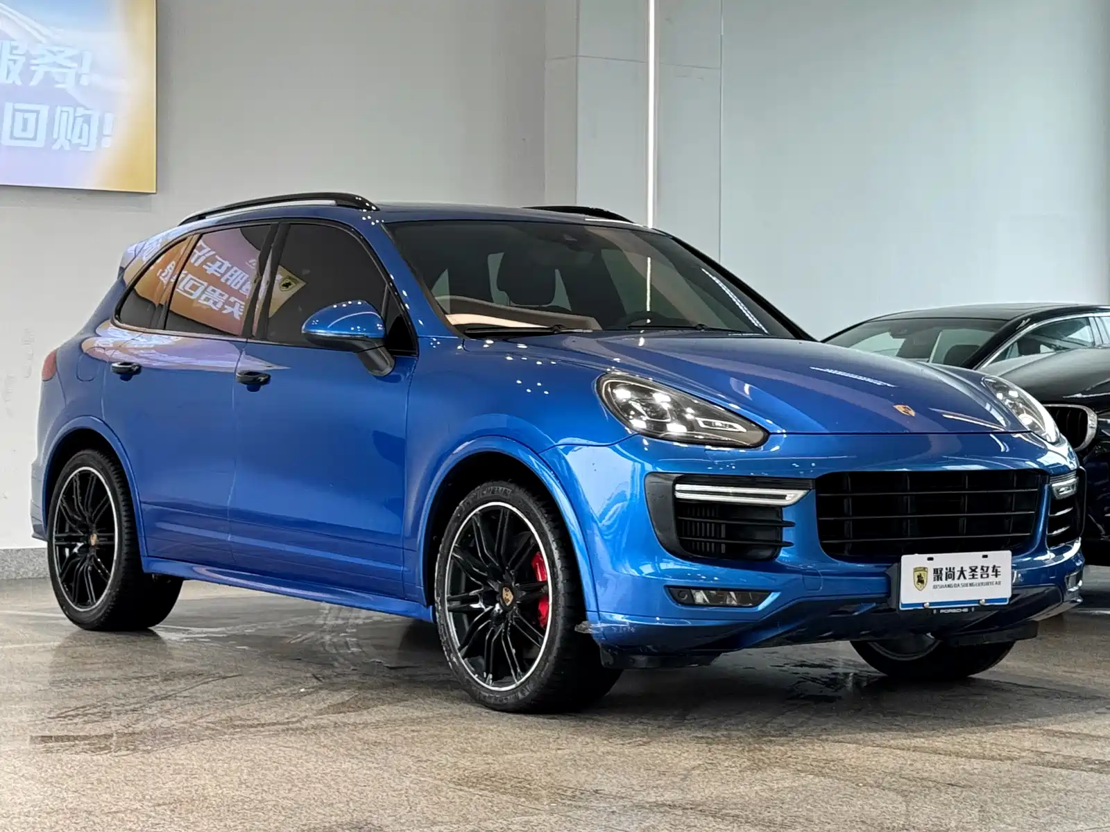 Photo 3 - Porsche Cayenne