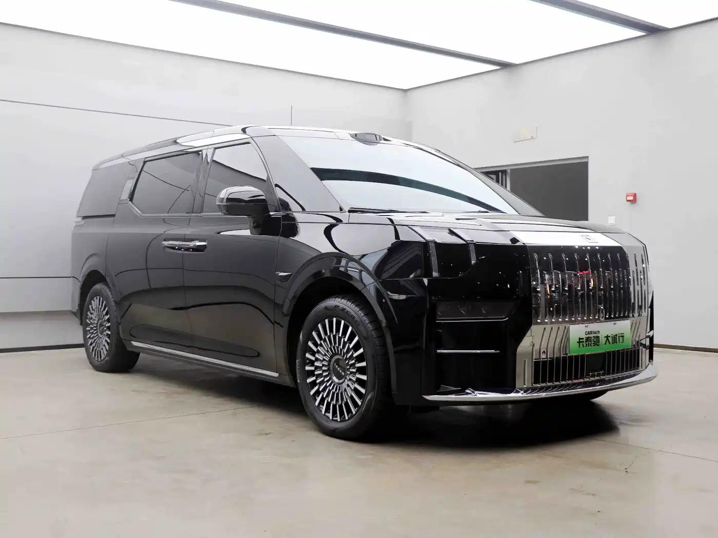 ZEEKR 009 2025 2024 6-seat Executive AWD 108kWh