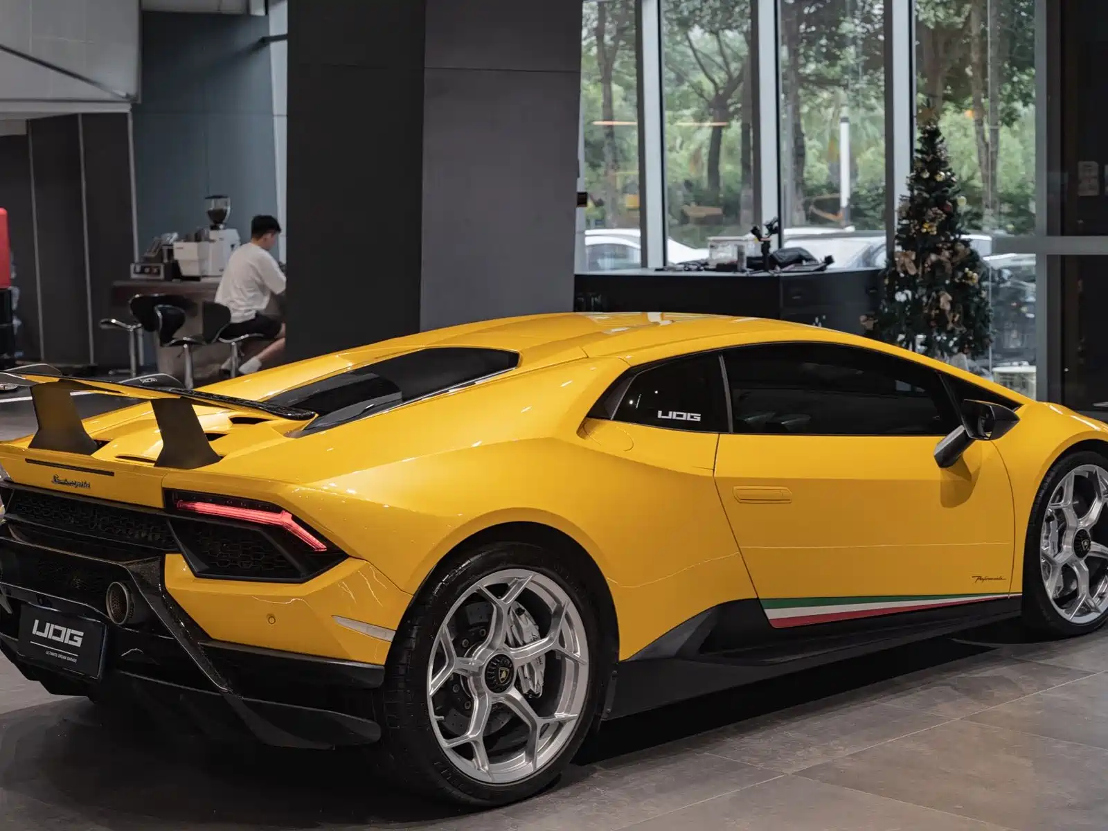 Фото 6 - Lamborghini Huracán