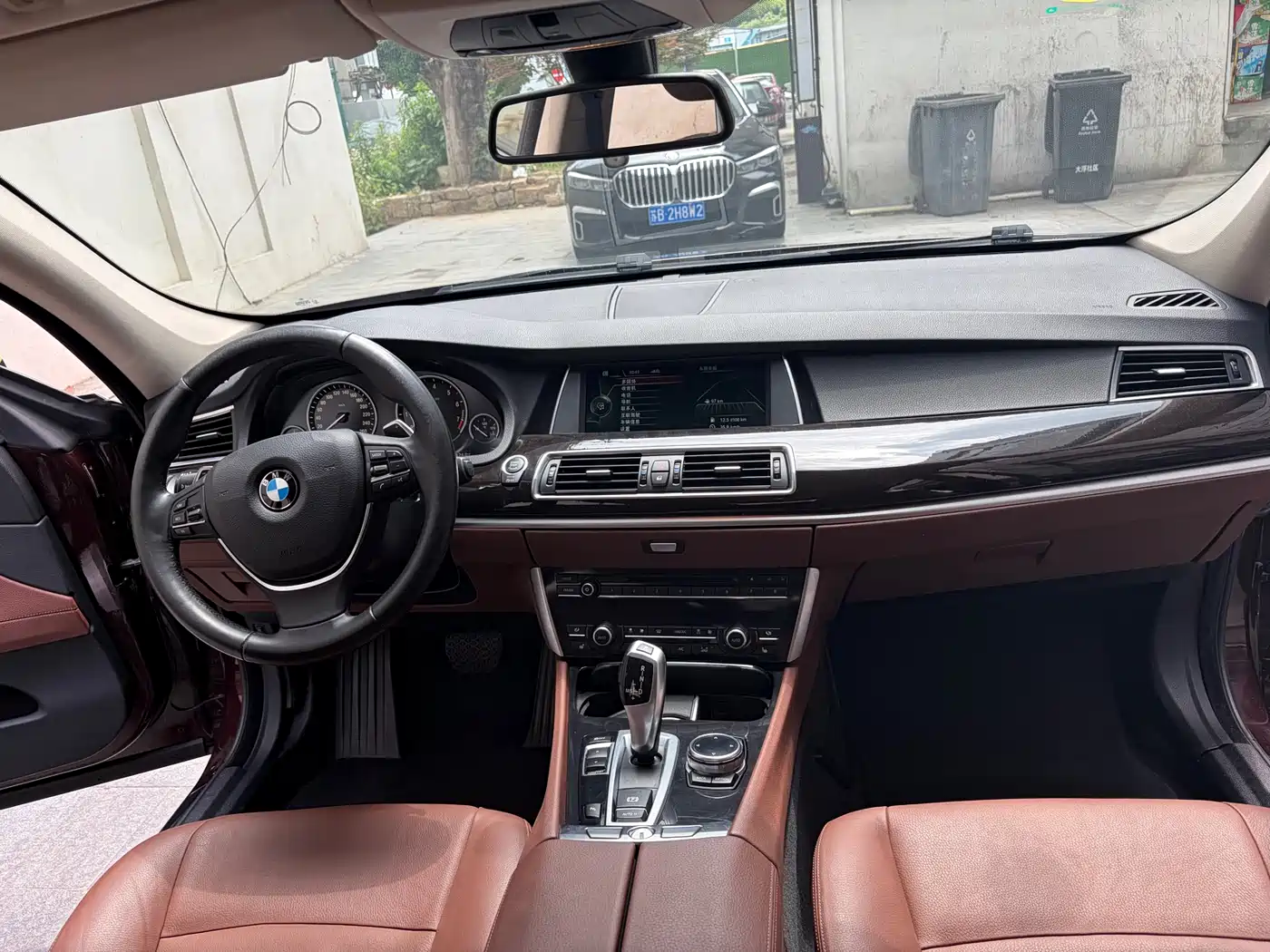 BMW 5 Series GT 2014 535i Leading фото 19