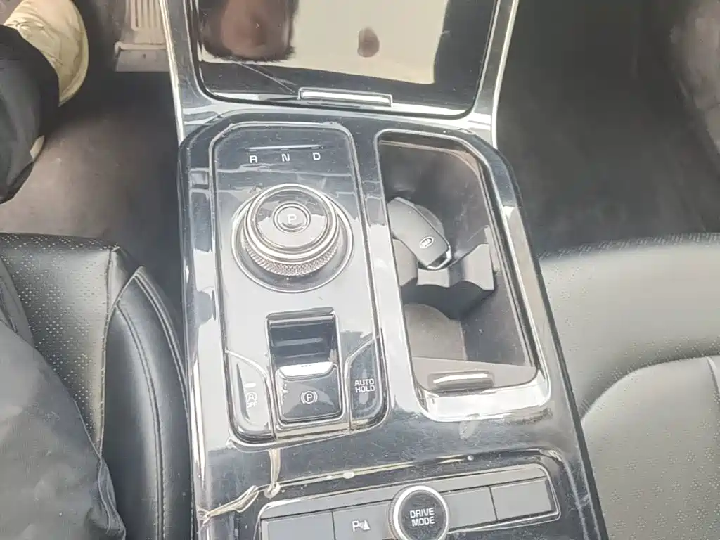 Photo 14 - Kia K5