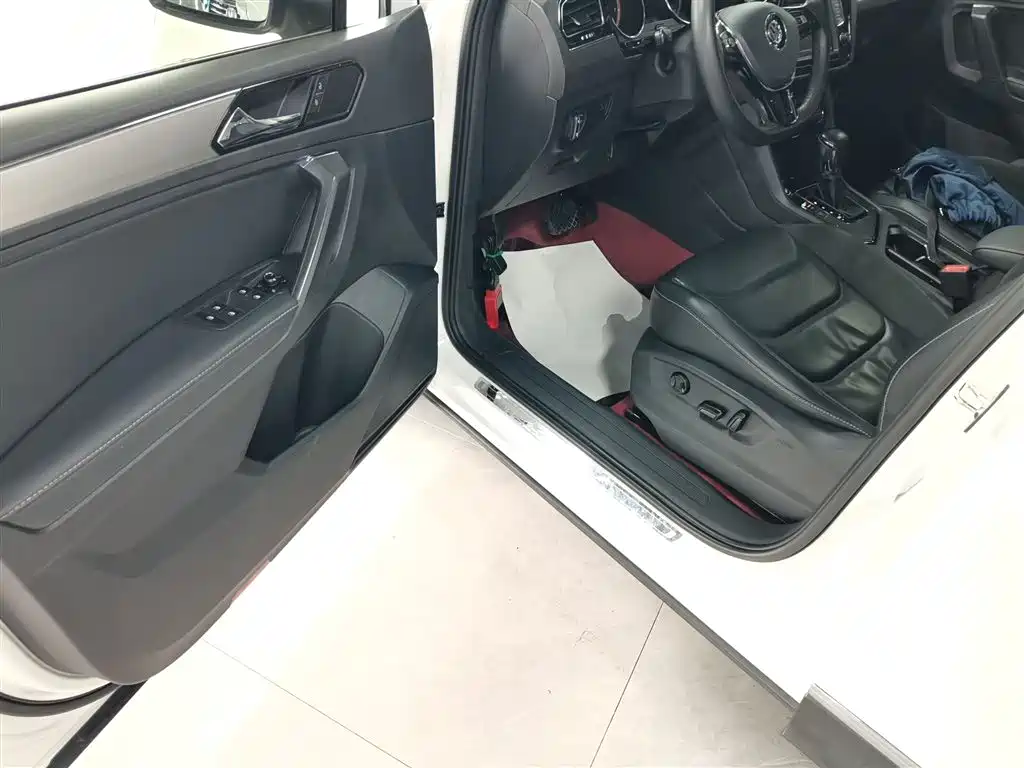 Volkswagen Tiguan L 2018 330TSI Automatic 2WD Luxury Edition фото 12