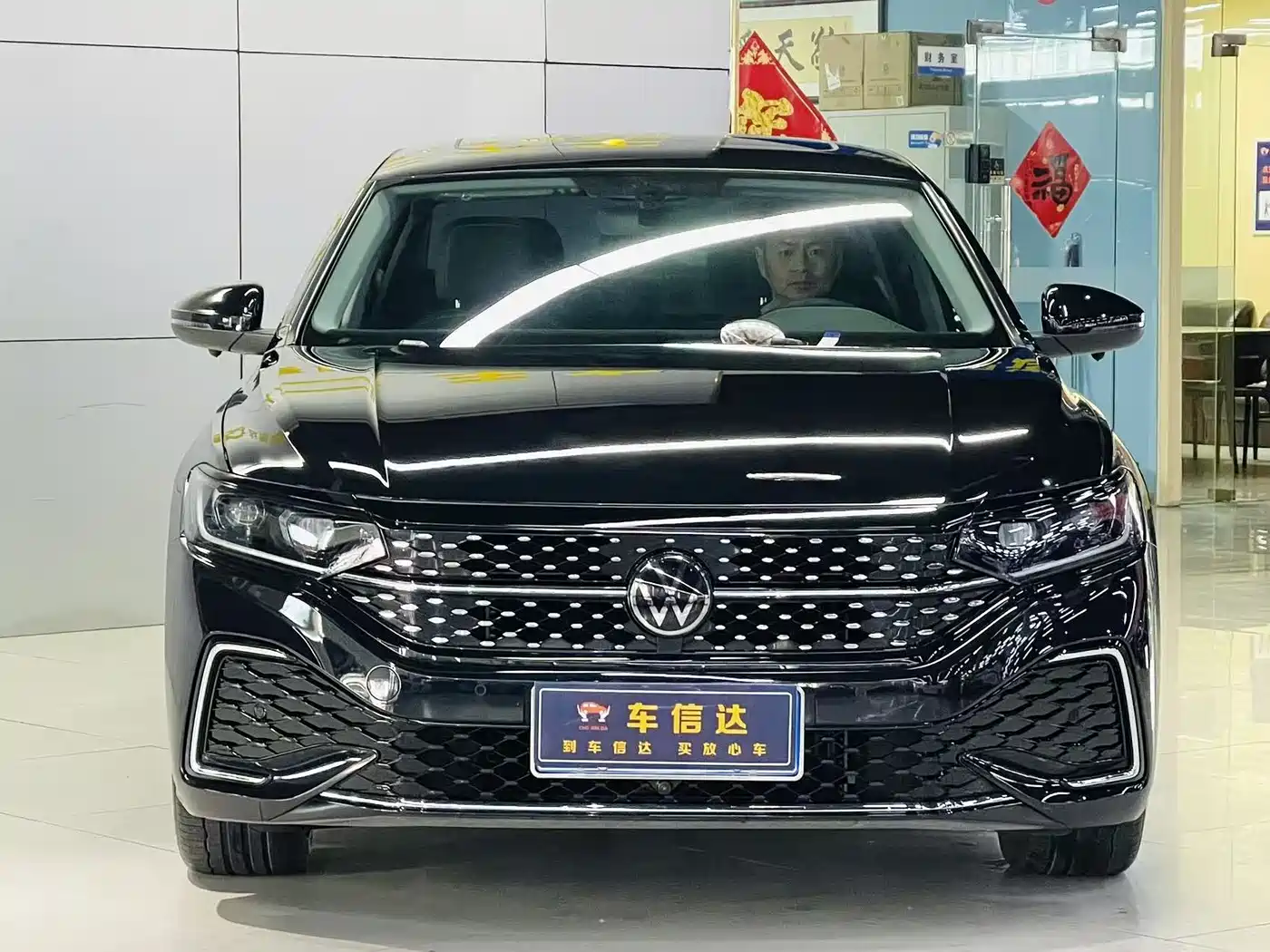 Volkswagen Passat 2025 Outstanding 380TSI Starlight Dragon Soaring Edition фото 9