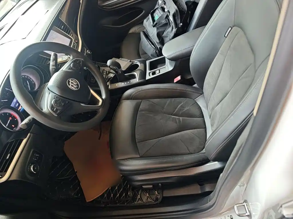 Photo 15 - Buick Verano
