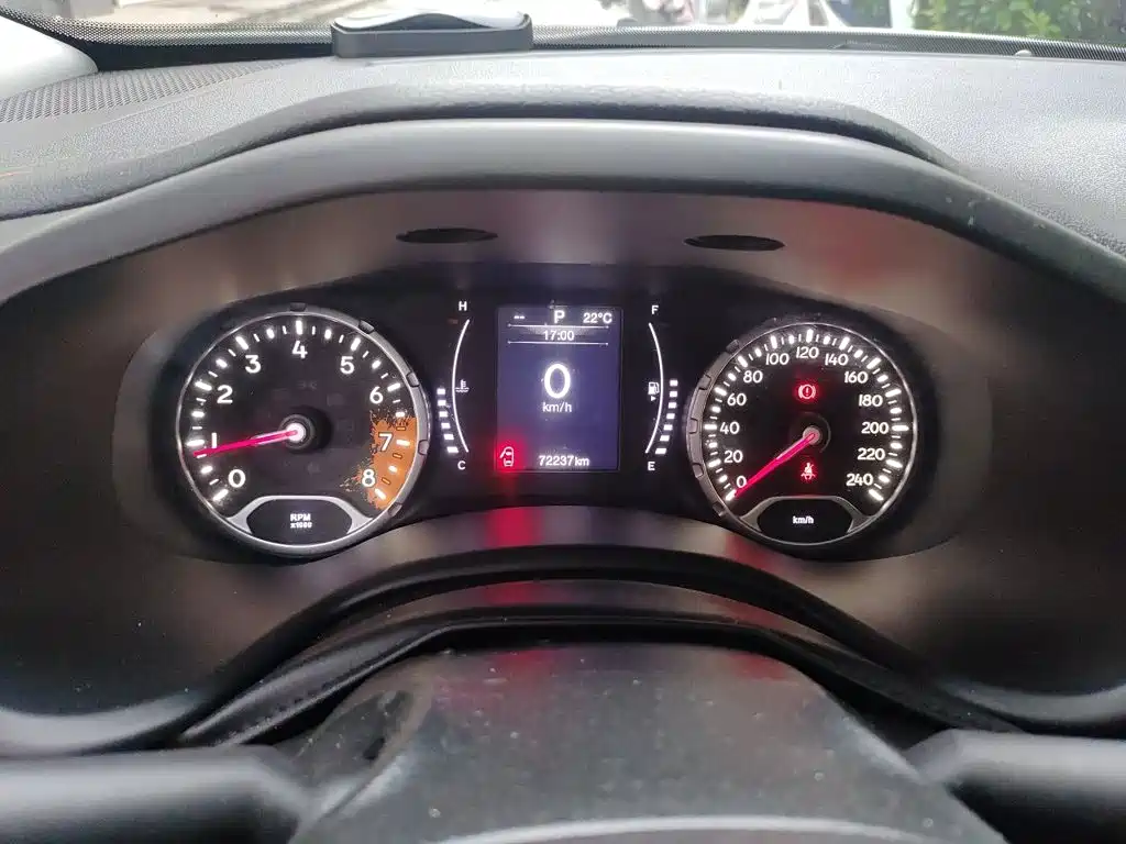 صورة 14 - Jeep Renegade