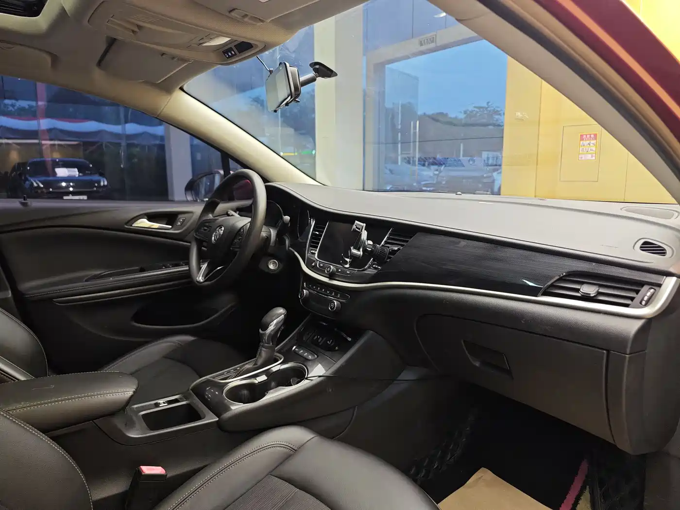 Buick Verano 2020 20T CVT Leading фото 32