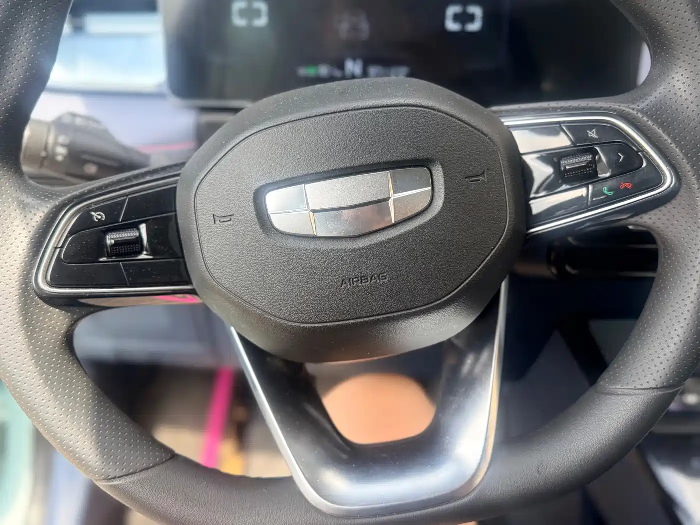 Фото 10 - Geely Geometry E Firefly