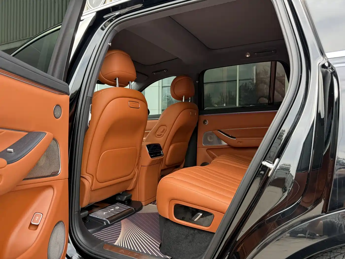 AITO Wenjie AITO M8 2025 Range Extender Max+ Edition 53.4kWh 5-seater фото 10