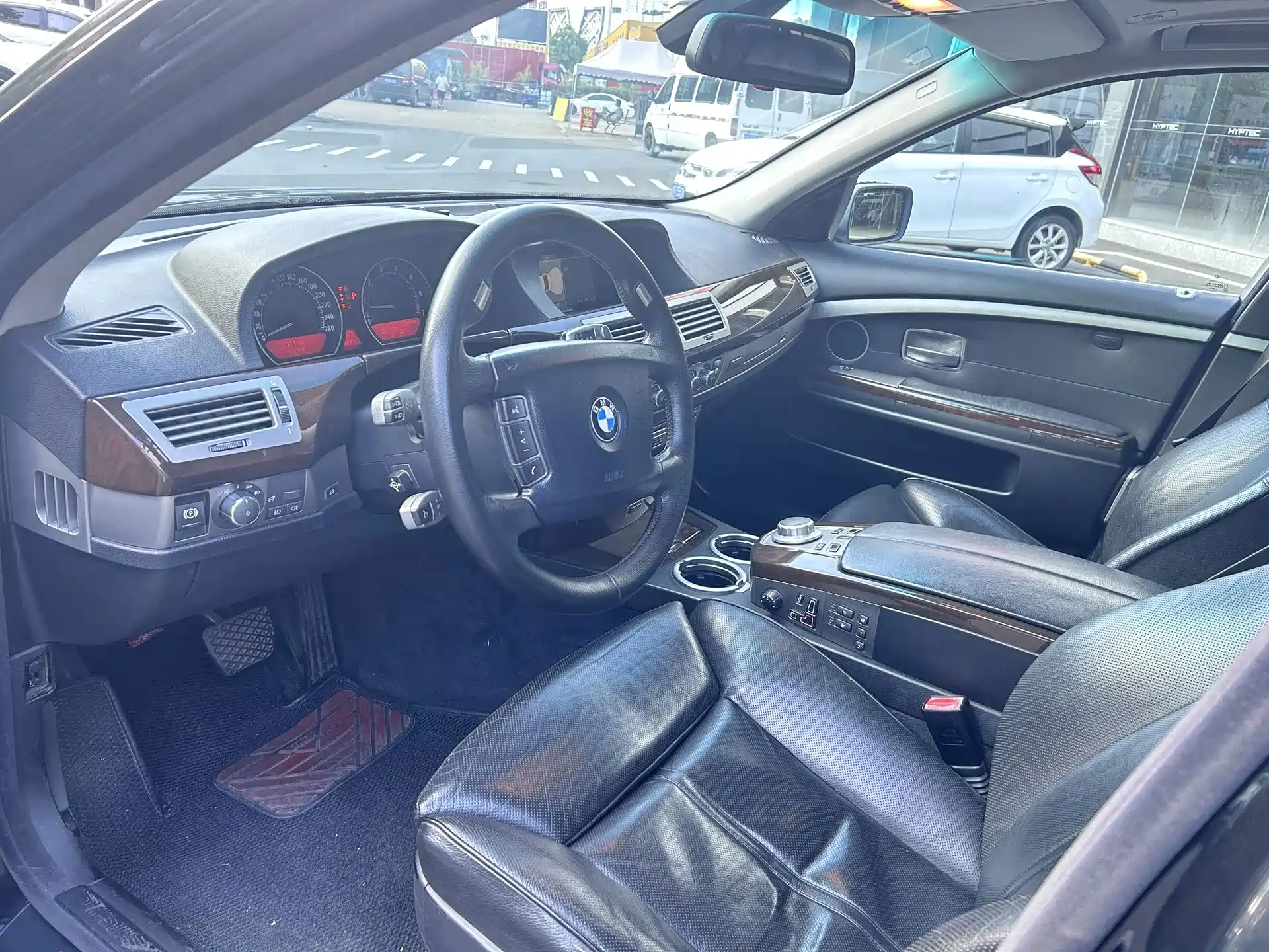 صورة 7 - BMW 7 Series