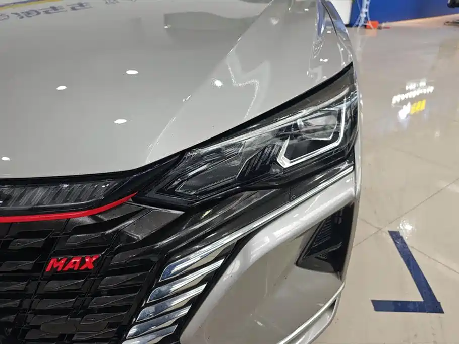 DONGFENG YI HYUN MAX