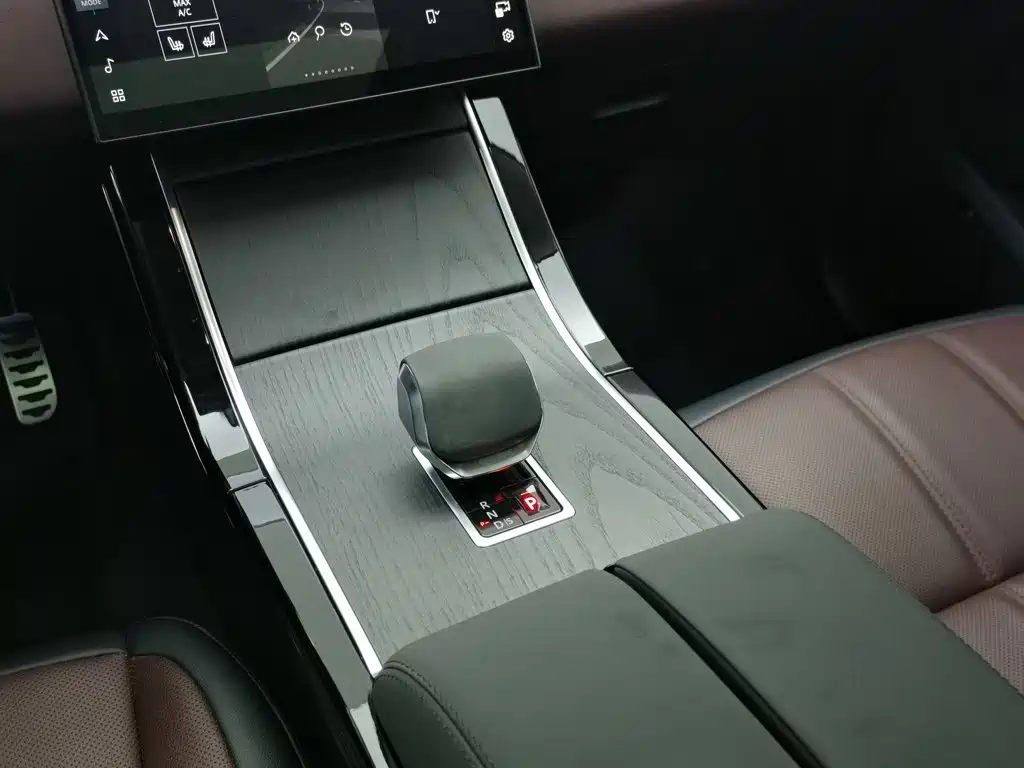 Land Rover Range Rover Evoque 2024 2024 Range Rover Evoque L 249PS Light Master Edition