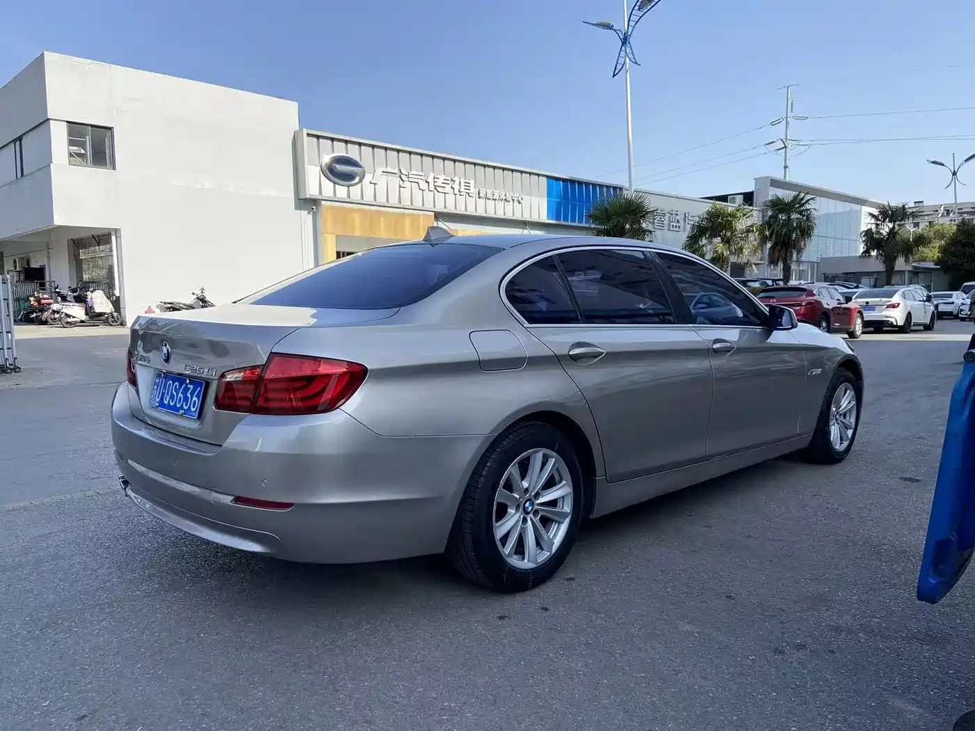 BMW 5 Series 2012 523Li Luxury фото 4