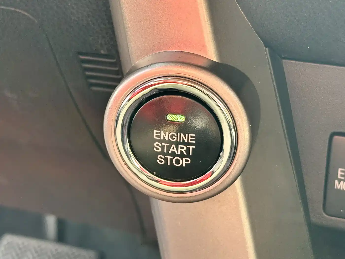 Toyota RAV4 Rongfang 2015 2.0L CVT 2WD Trend Edition фото 25