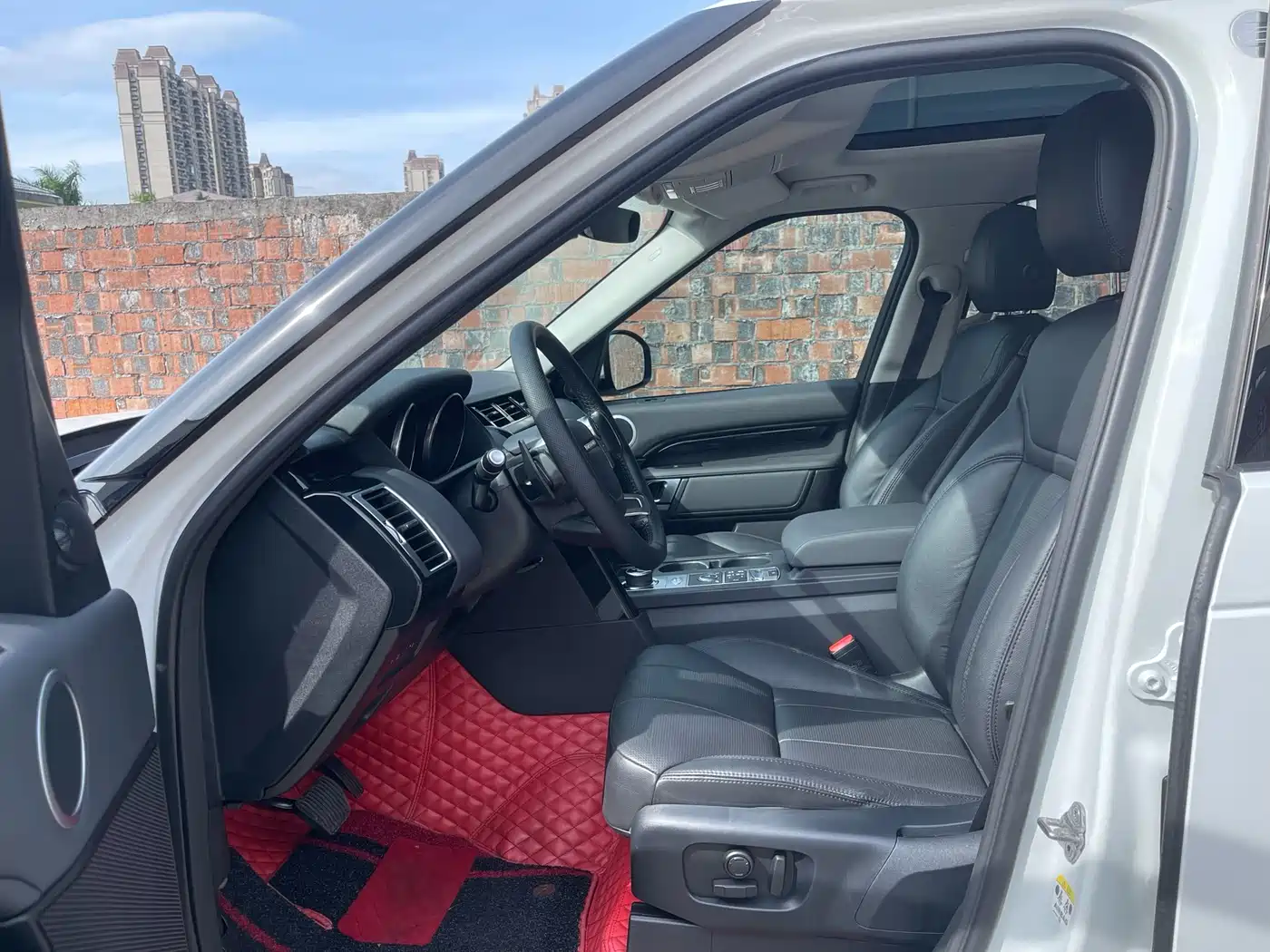 Land Rover Discovery 2019 3.0 SC V6 SE фото 4