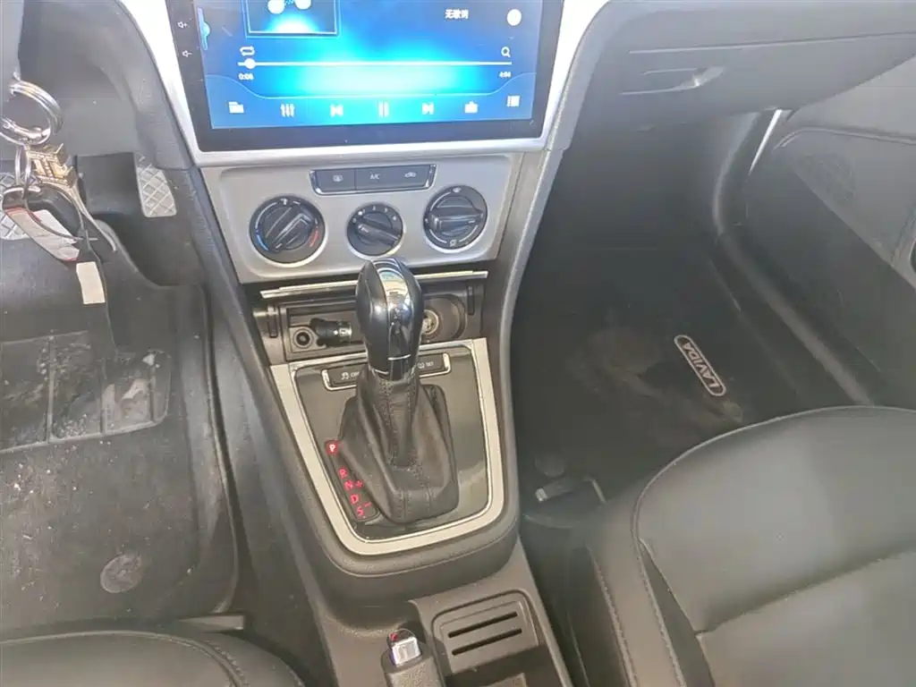 Volkswagen Lavida 2013 Facelift Classic 1.6L Automatic Comfort фото 14