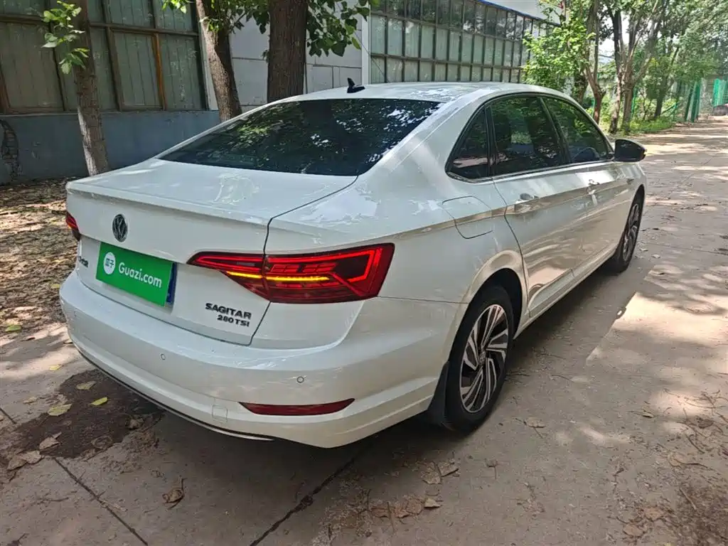 VOLKSWAGEN SAGITAR