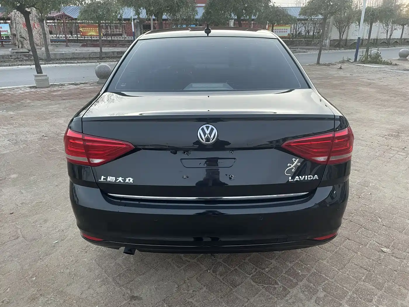 Volkswagen Lavida 2015 1.6L Automatic Comfort Edition фото 5