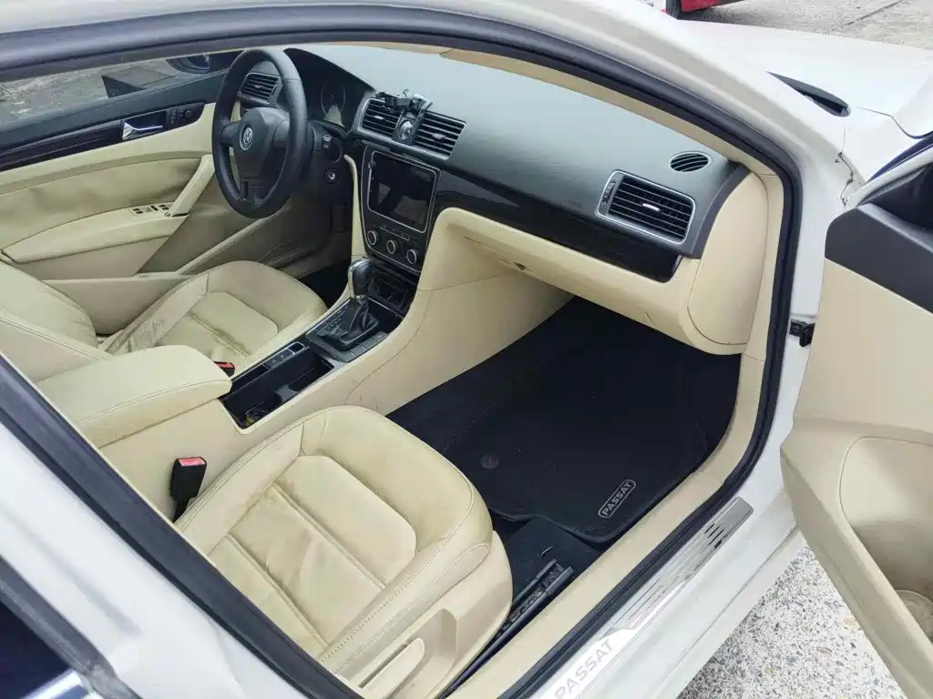 Photo 13 - Volkswagen Passat
