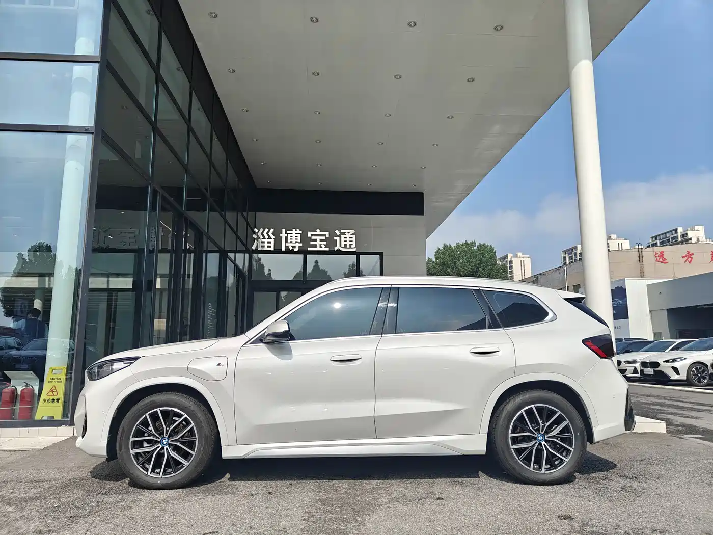 BMW iX1 2023 eDrive25L M Sport Package фото 12