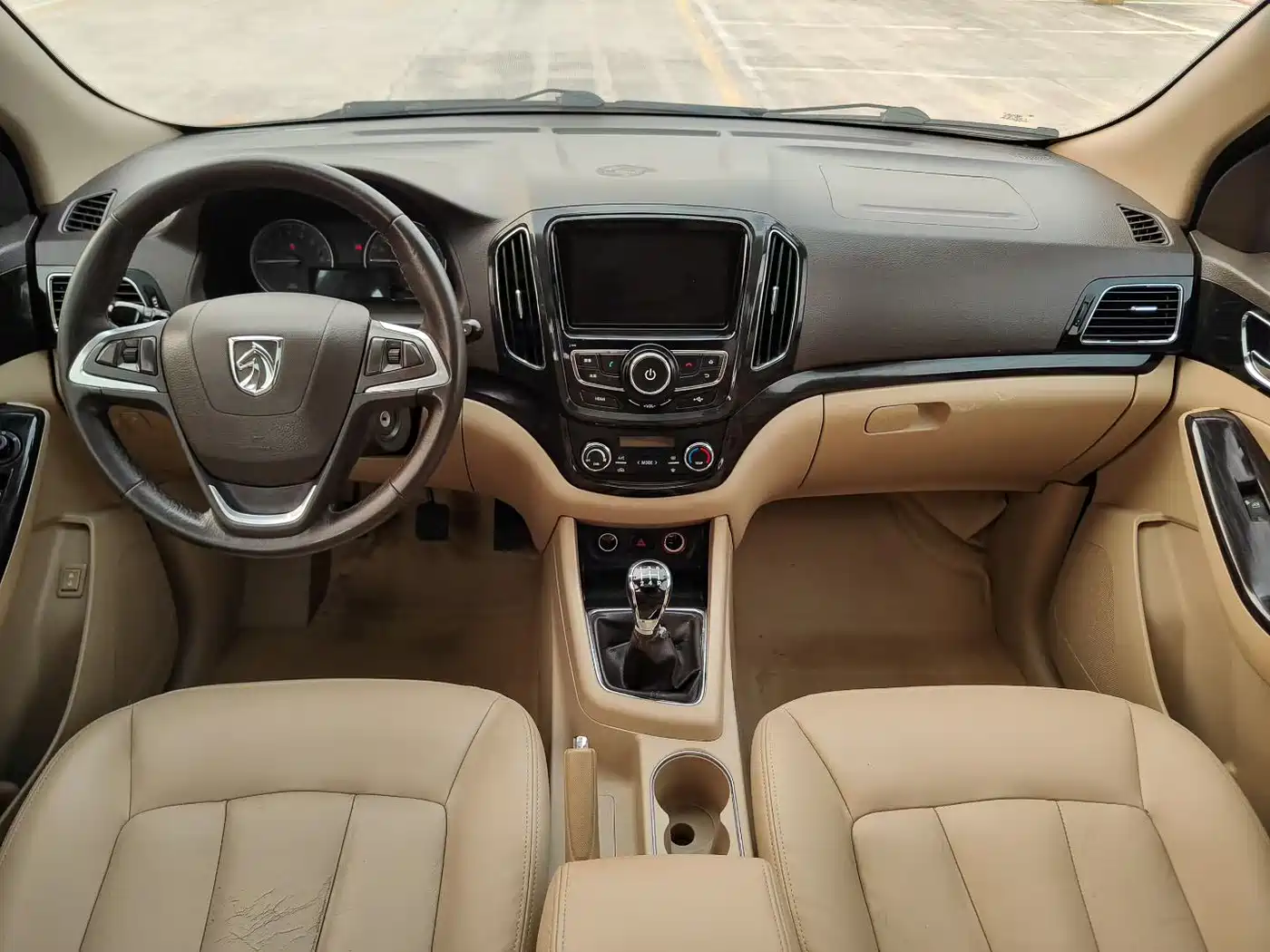 Baojun 730 2015 2014 1.5L Manual Luxury Navigation ESP Edition 7-Seater