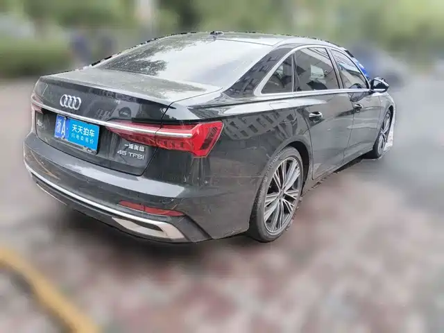 Audi A6L 2023 45 TFSI Premium Selection Dynamic — фото 5