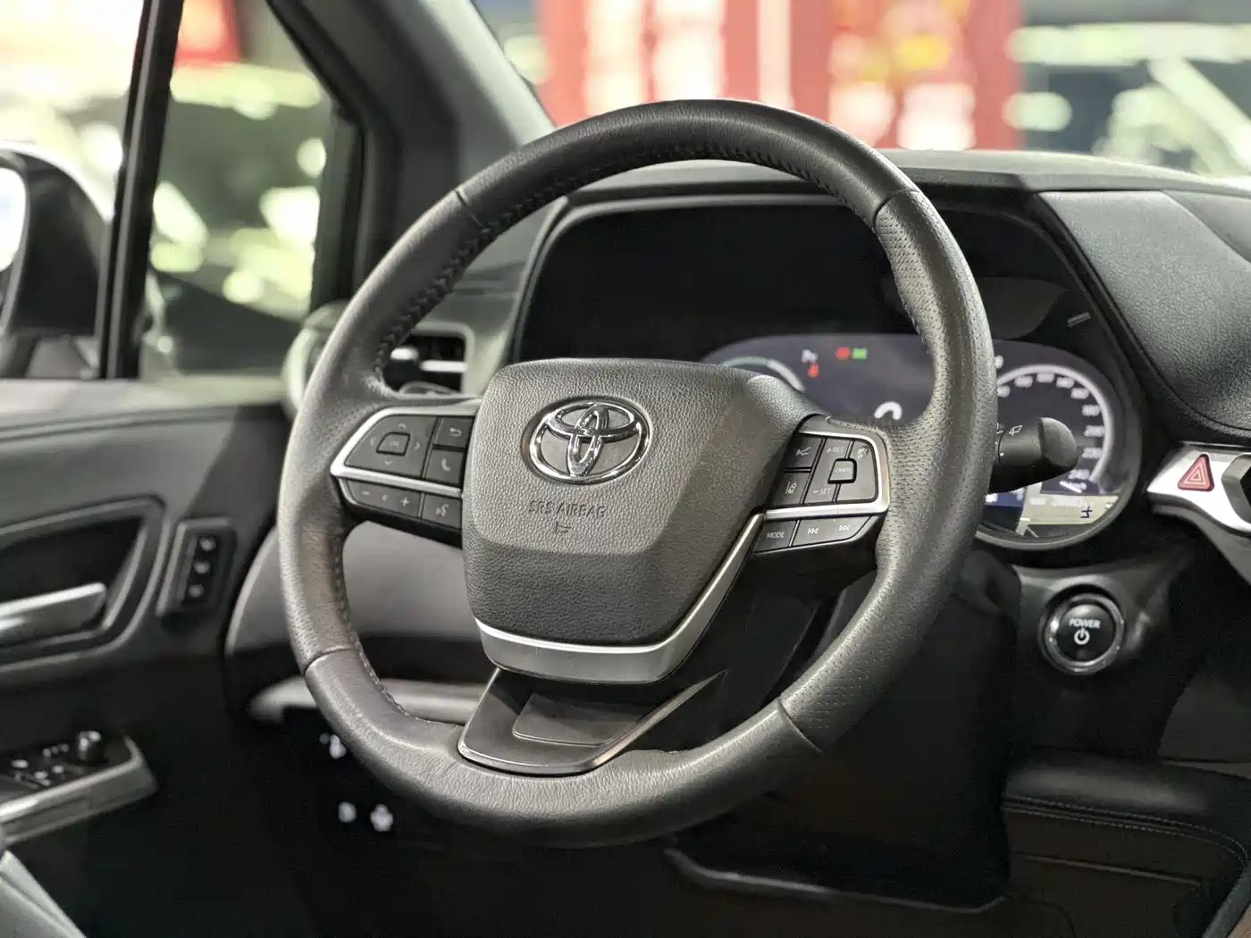 Toyota Granvia 2024 2.5L Hybrid Premium PLUS 4WD Edition фото 26