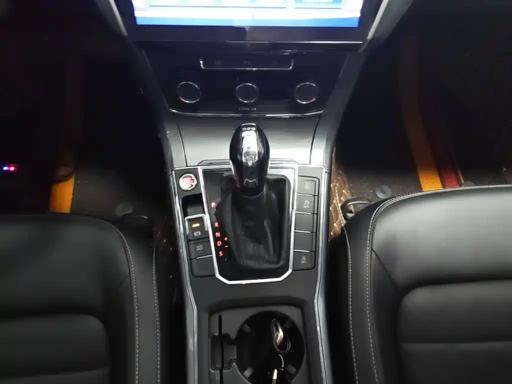 Volkswagen Passat 2017 280TSI DSG Elegance фото 14