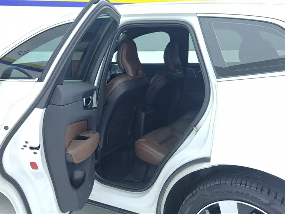 VOLVO XC60 PLUG IN HYBRID