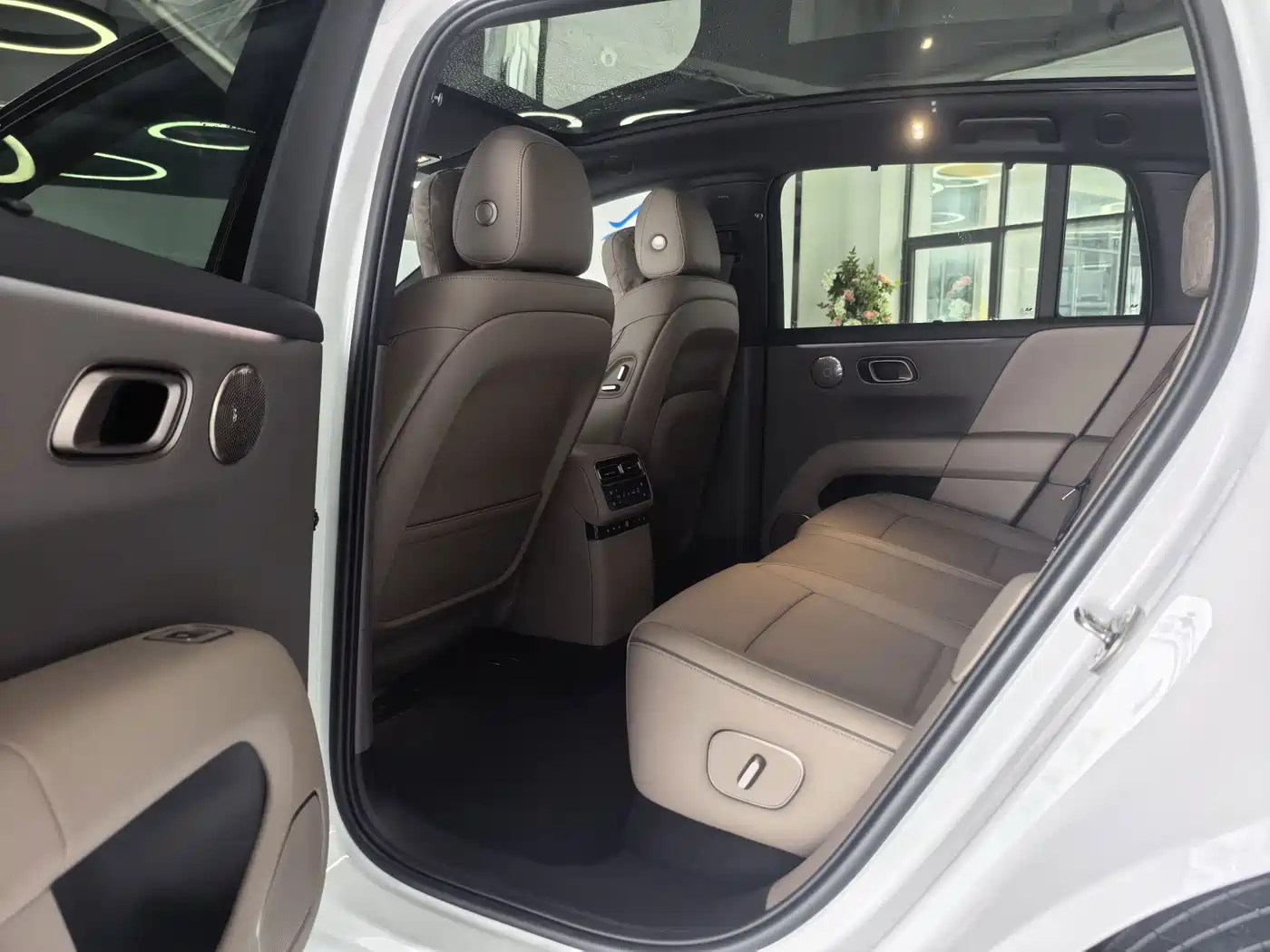 Фото 9 - Li Auto i6