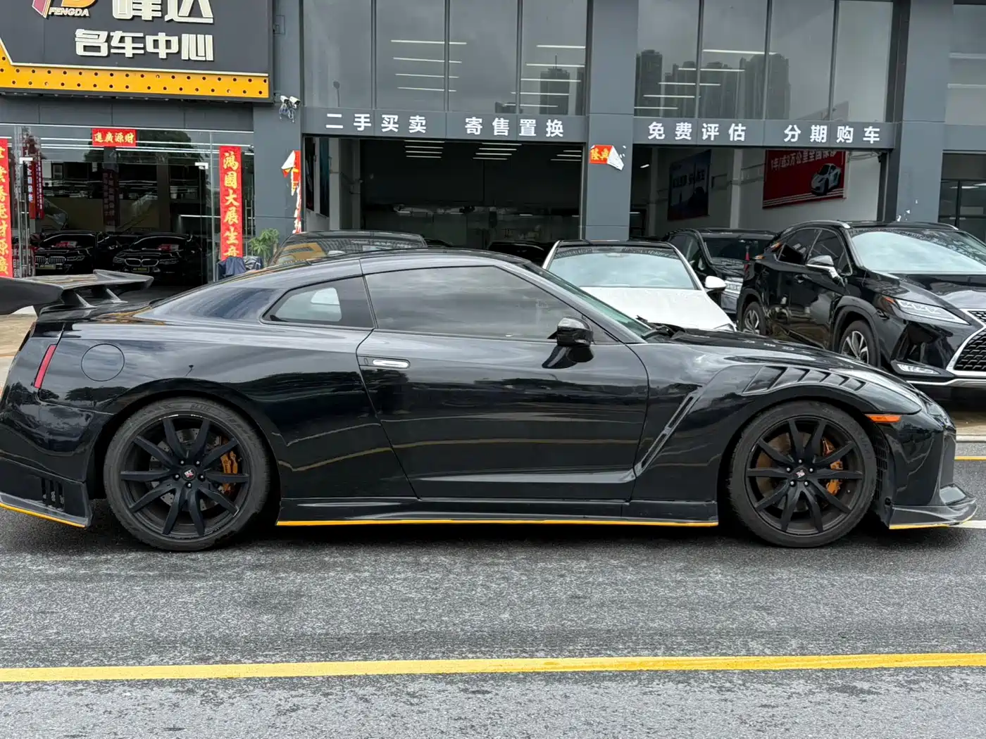 Nissan GT-R фото 6